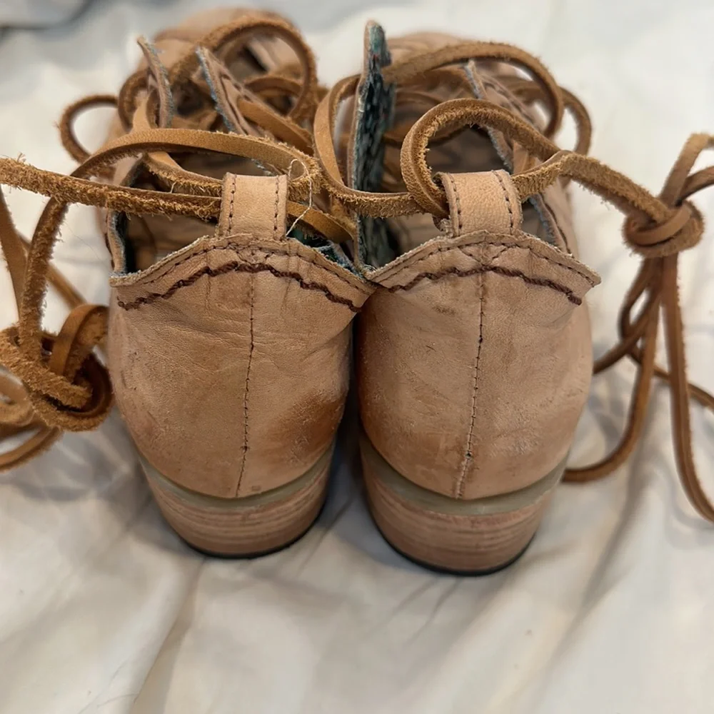 NWT  Freebird Peace lace up shoes - Picture 8 of 12